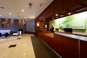 Holiday inn toront フロント